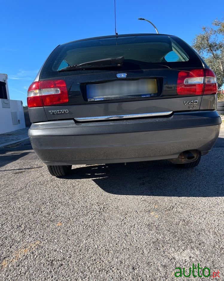 2002' Volvo V40 1.9 D Cr photo #4