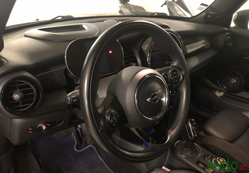 2020' MINI Cooper Electric Se photo #4