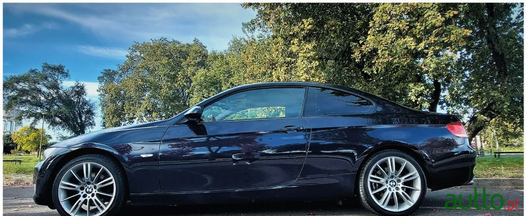 2009' BMW 320 photo #3