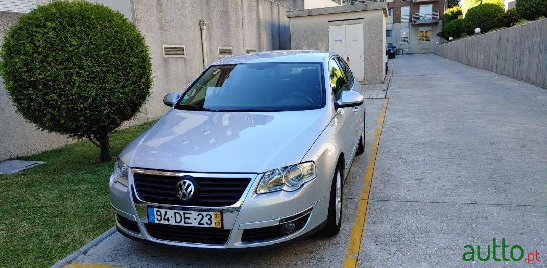 2007' Volkswagen Passat photo #3