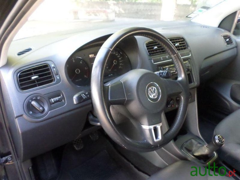 2011' Volkswagen Polo photo #4