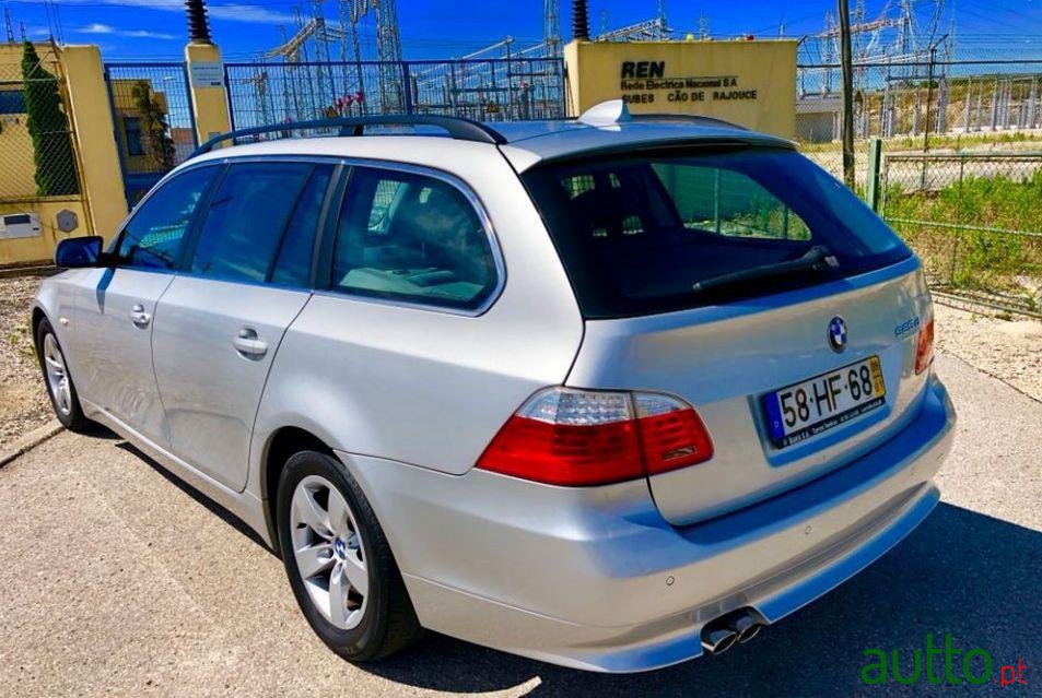 2009' BMW 525 photo #2