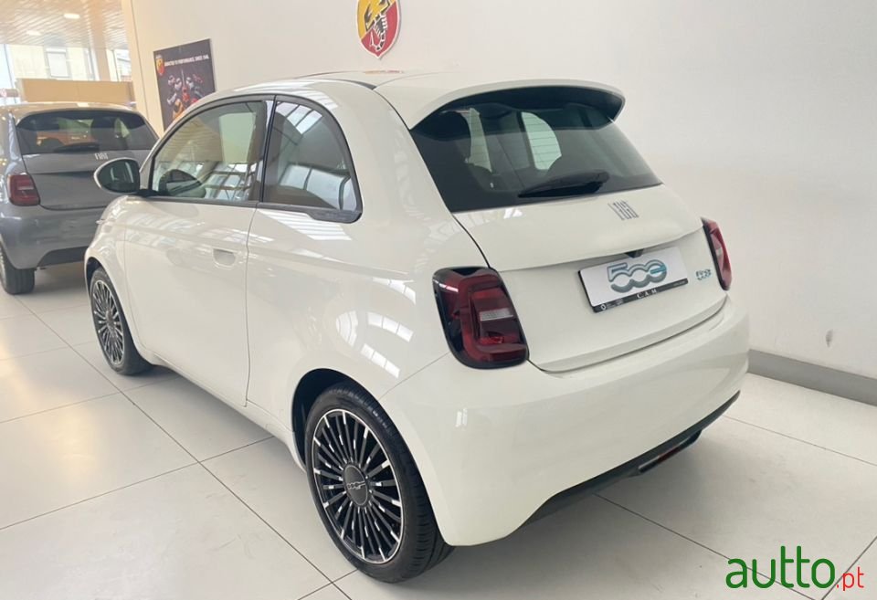 2022' Fiat 500 photo #2