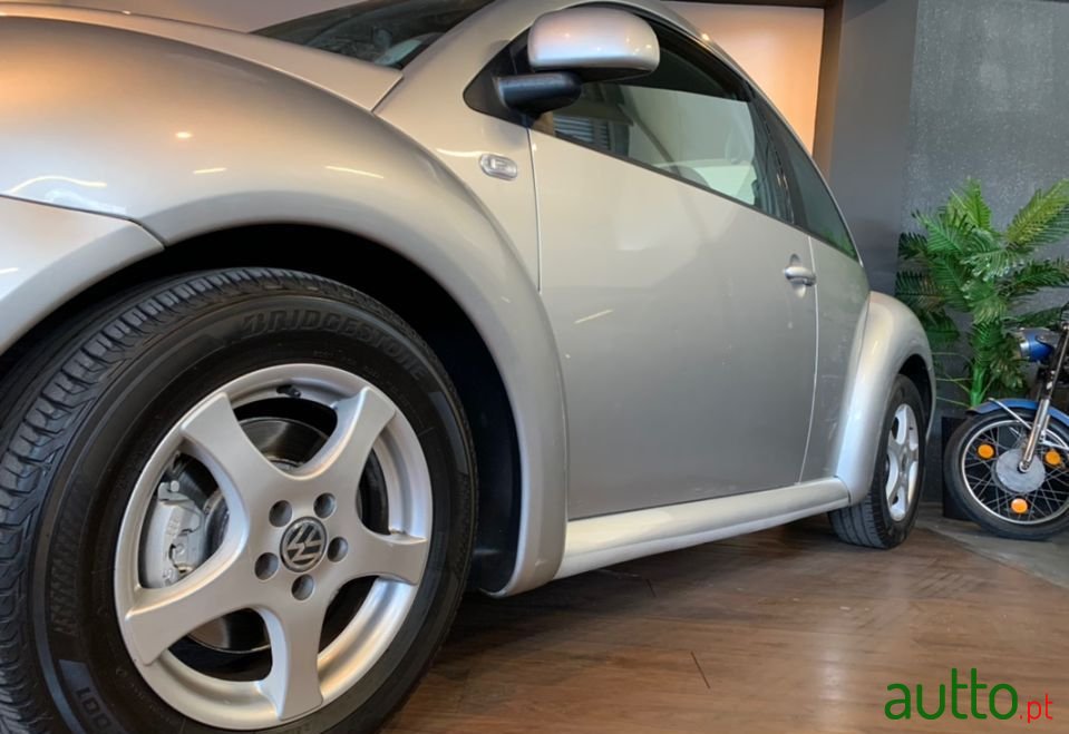 2000' Volkswagen New Beetle photo #2