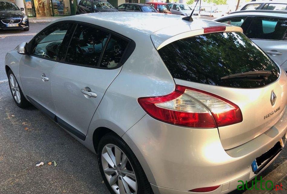 2010' Renault Megane photo #3