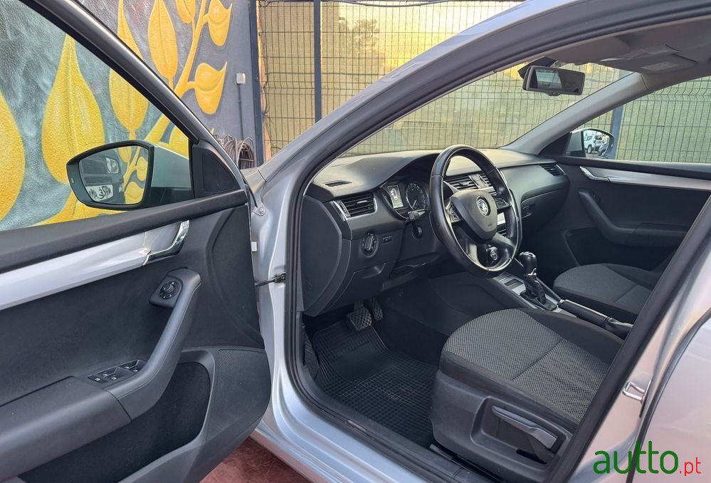 2014' Skoda Octavia Break photo #5