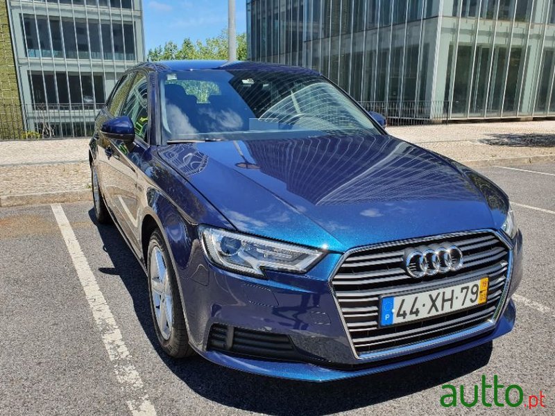 2019' Audi A3 Sportback photo #2