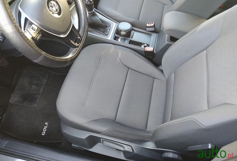 2015' Volkswagen Golf Variant photo #2