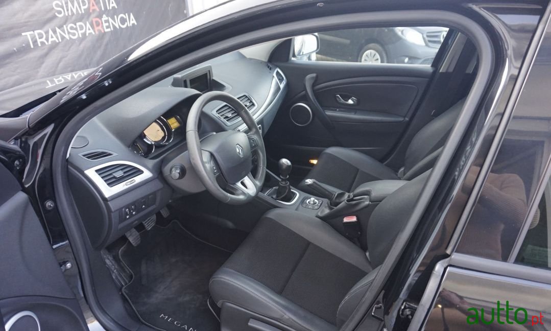 2011' Renault Megane Sport Tourer photo #5