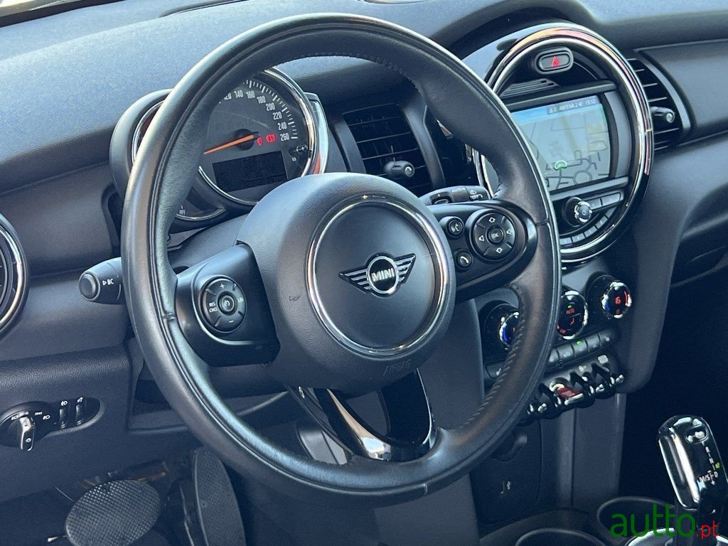 2019' MINI Cooper photo #4