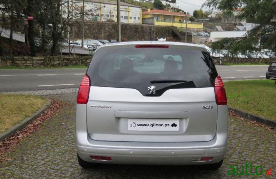 2010' Peugeot 5008 photo #1