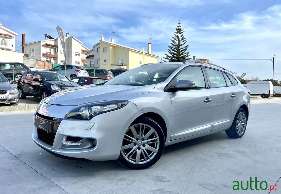 2012' Renault Megane Sport Tourer photo #1