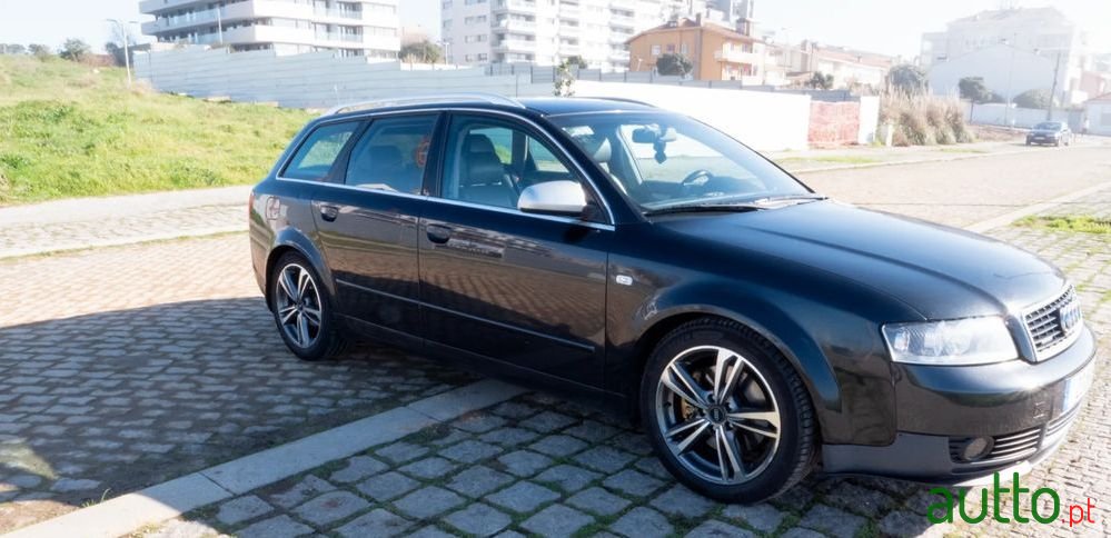 2001' Audi A4 Avant photo #4