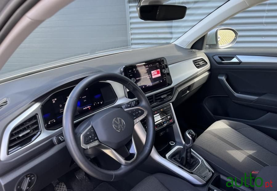 2024' Volkswagen T-Roc 1.0 Tsi Urban photo #2