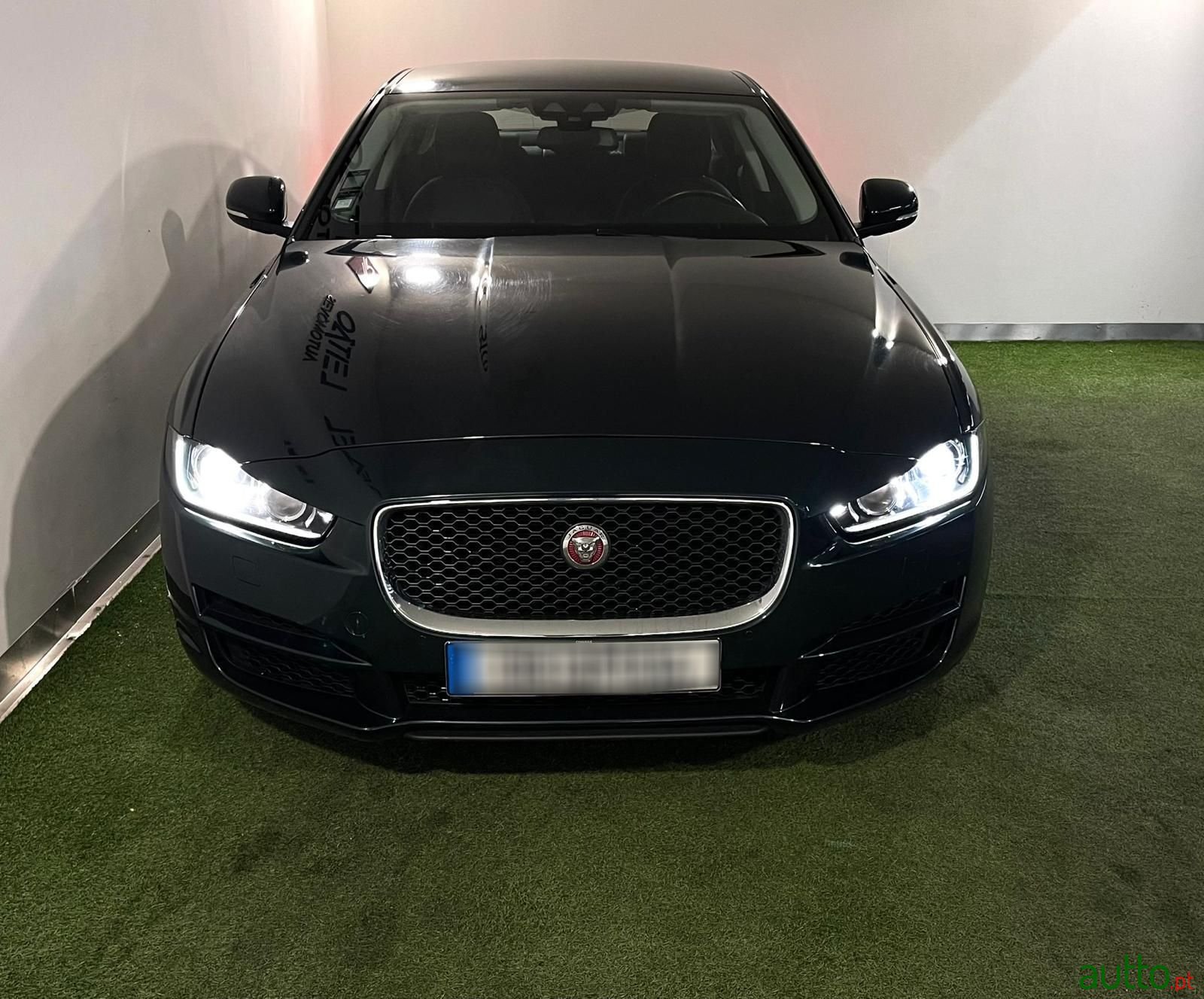 2015' Jaguar XE photo #2