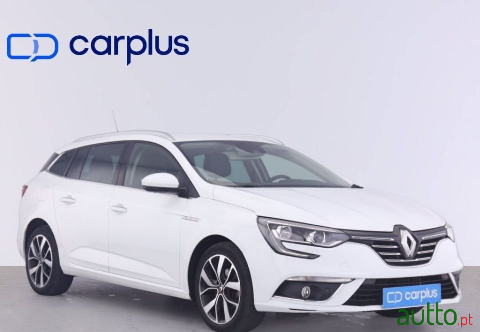 2020' Renault Megane Sport Tourer photo #2