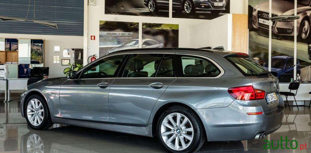 2011' BMW 520 Touring photo #3