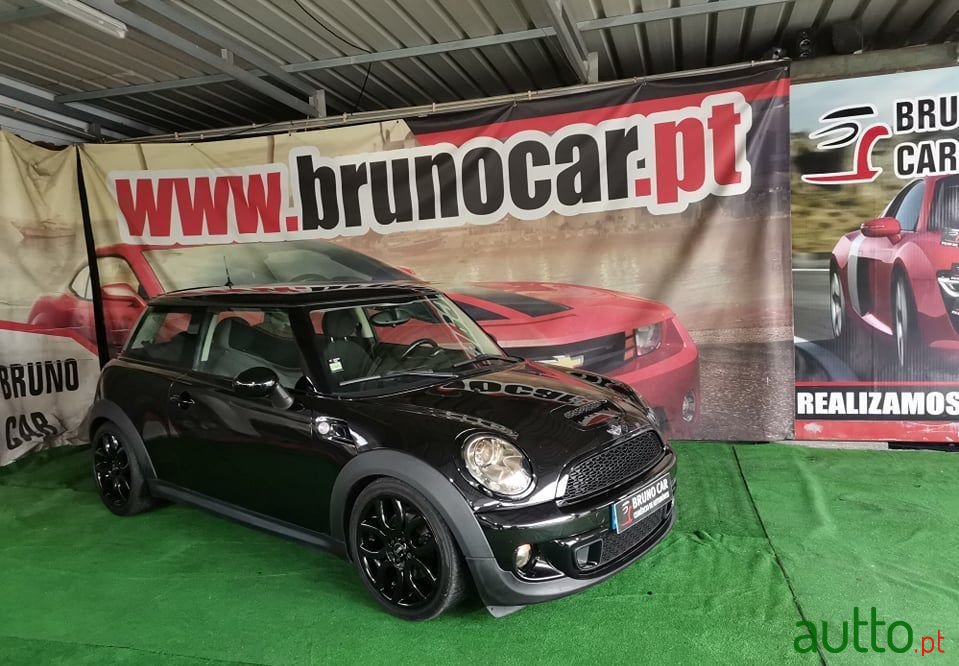 2011' MINI Cooper photo #2