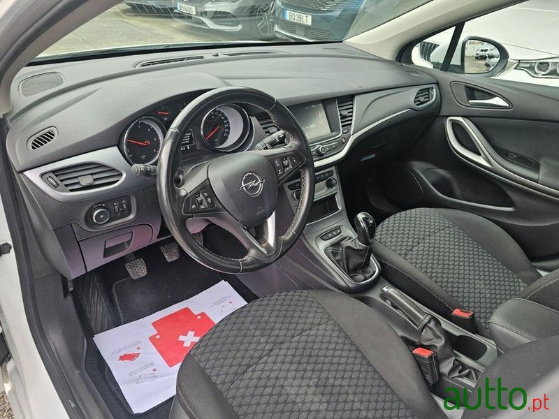 2020' Opel Astra 1.5 D S&S Edition photo #6