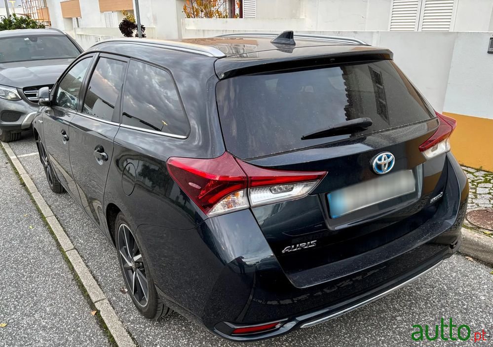 2017' Toyota Auris Touring Sports photo #3