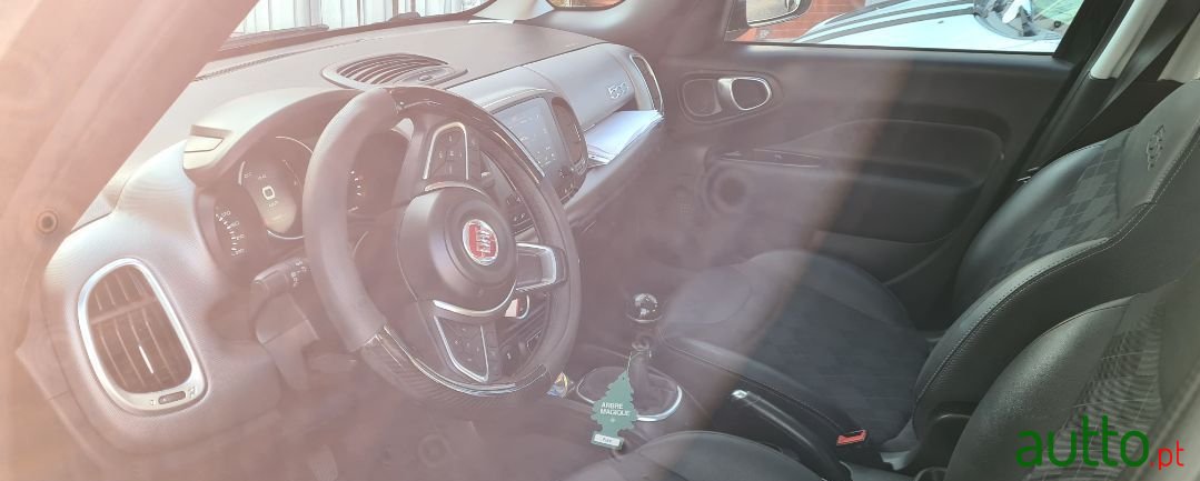 2018' Fiat 500L photo #2
