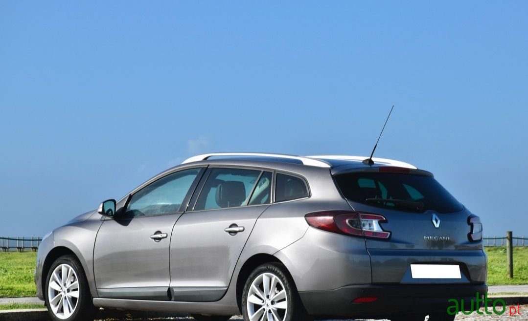 2010' Renault Megane Sport Tourer photo #6