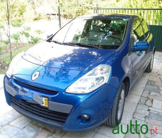 2009' Renault Clio photo #1