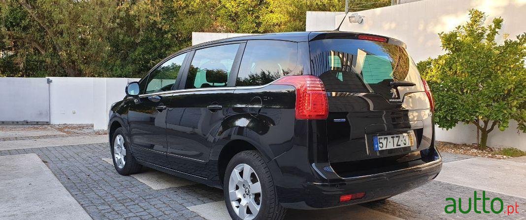 2015' Peugeot 5008 photo #2