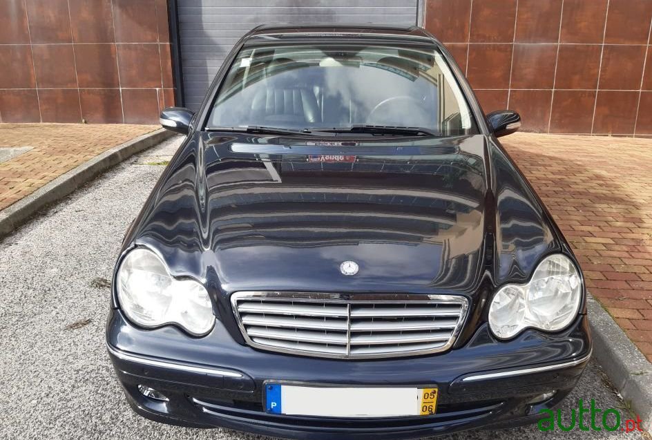 2005' Mercedes-Benz C-220 photo #3