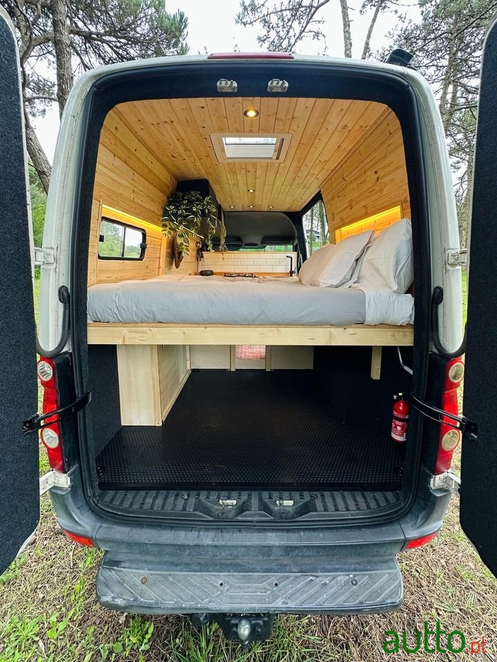 2011' Volkswagen Crafter photo #2