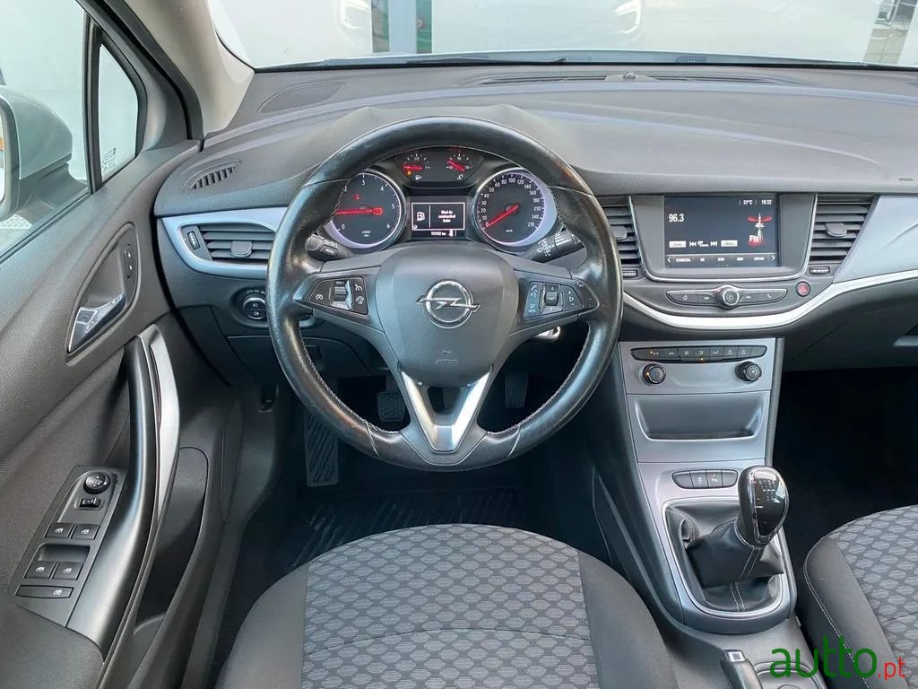 2017' Opel Astra Sports Tourer photo #4