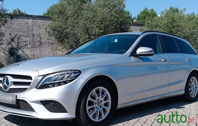 2019' Mercedes-Benz Classe C photo #2