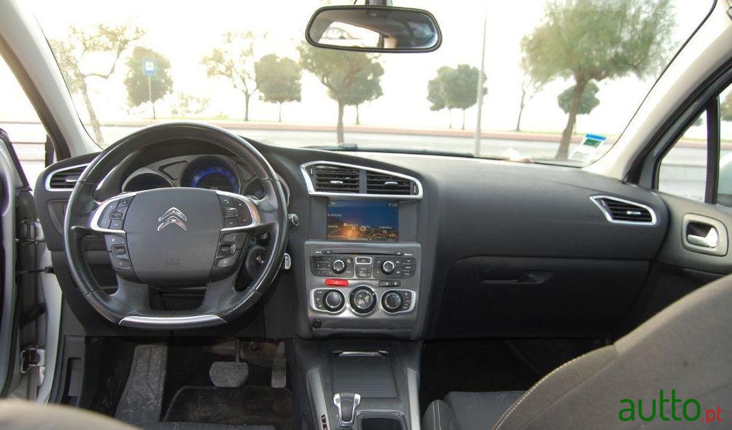 2011' Citroen C4 1.6 Hdi photo #4