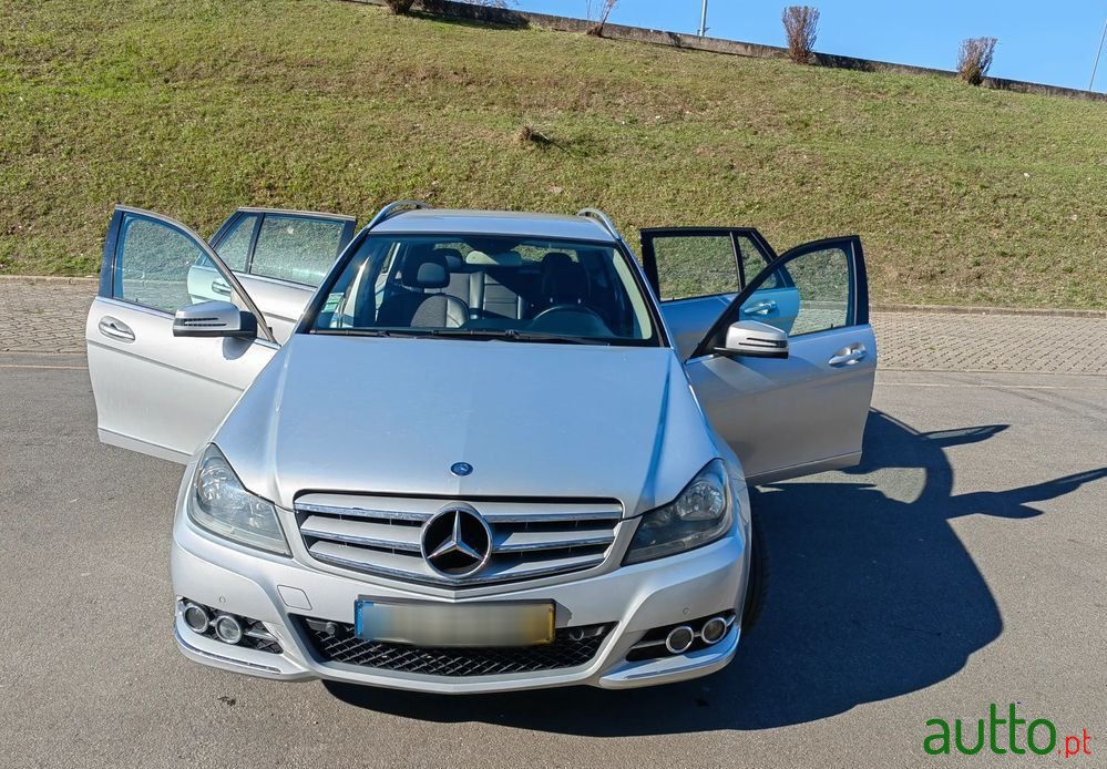 2011' Mercedes-Benz C 220 photo #4