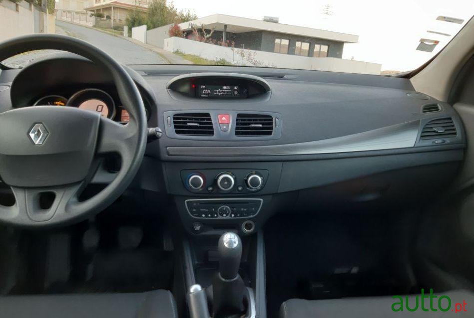 2012' Renault Megane photo #1