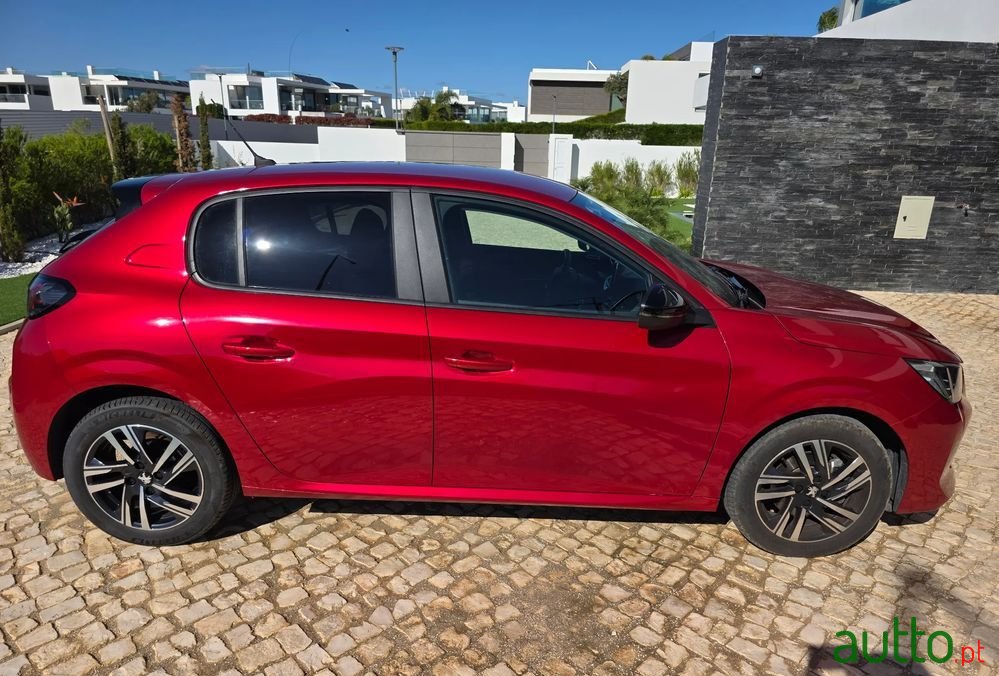 2023' Peugeot 208 photo #3