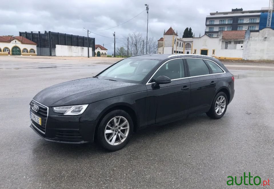 2016' Audi A4 Avant photo #1