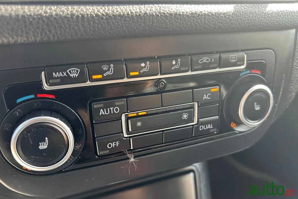 2011' Volkswagen Tiguan photo #6