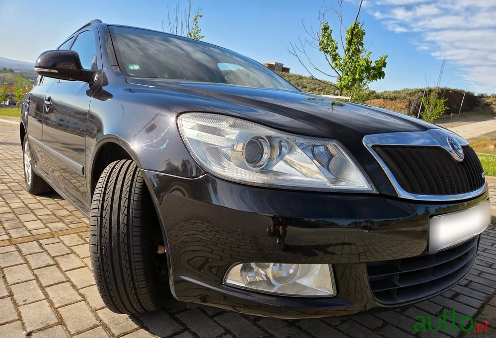 2012' Skoda Octavia Break photo #2
