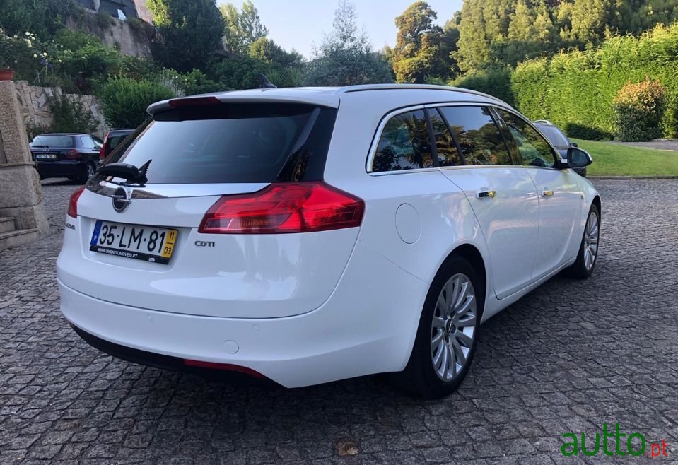 2011' Opel Insignia Sports Tourer photo #4