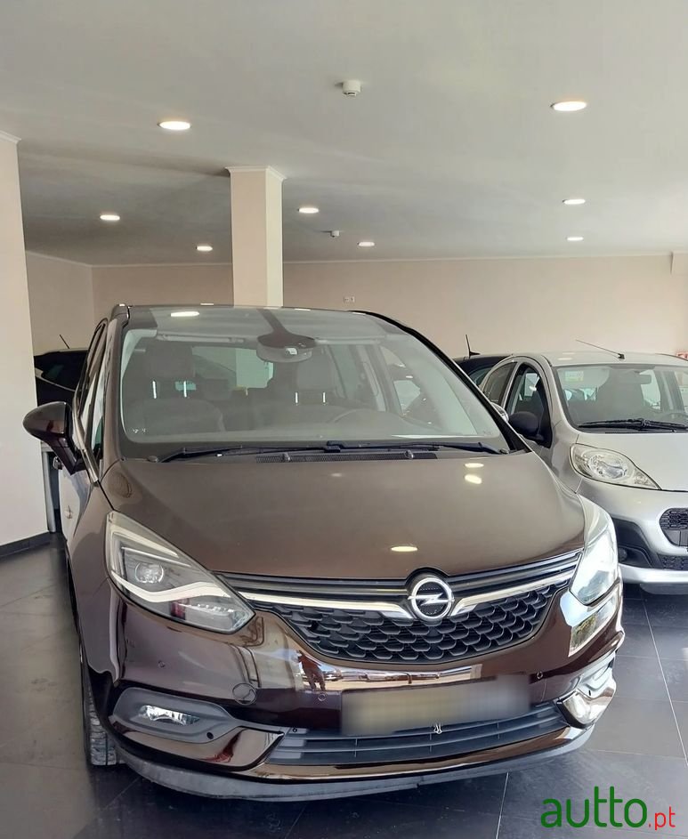 2017' Opel Zafira photo #3