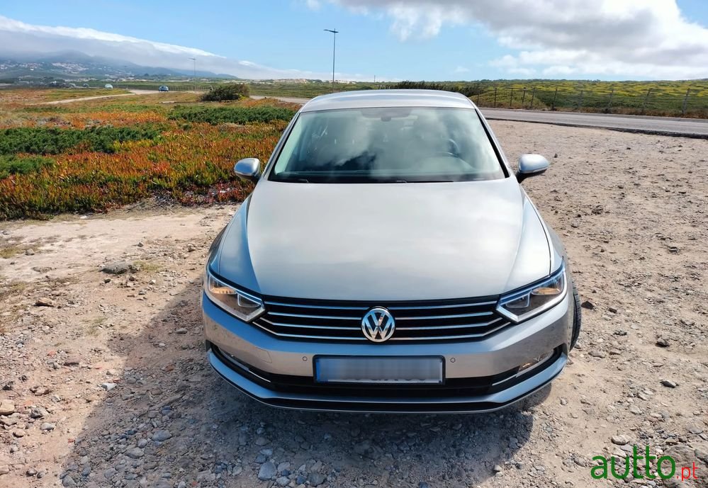 2016' Volkswagen Passat photo #4