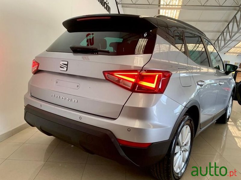 2019' SEAT Arona 1.0 Tgi Style photo #6