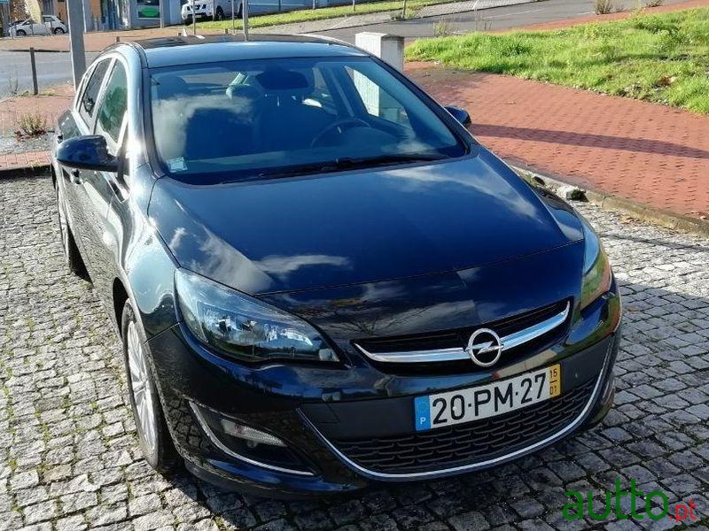 2015' Opel Astra photo #2