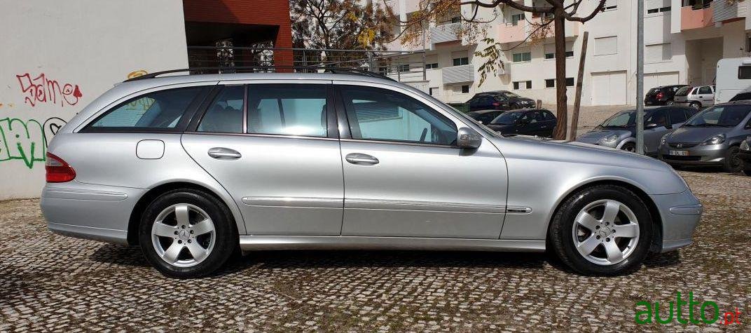 2006' Mercedes-Benz E-220 Avantgarde Automática photo #2