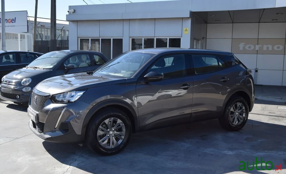 2023' Peugeot 2008 photo #2