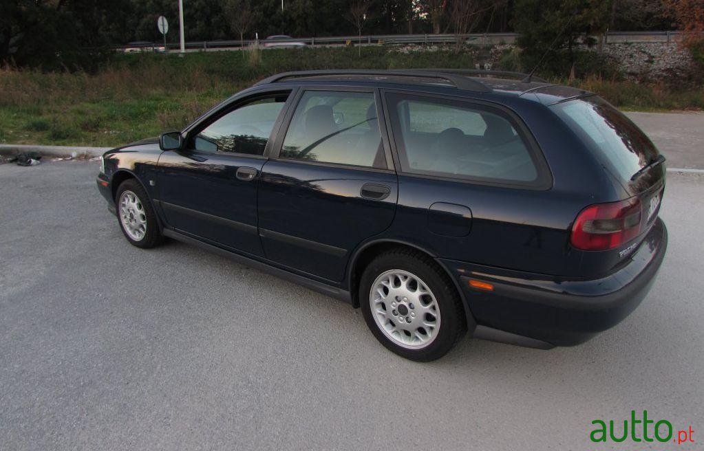 1998' Volvo V40 1.9 Td photo #2