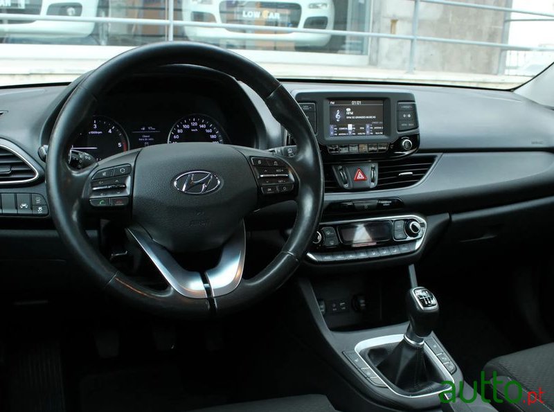 2019' Hyundai i30 1.6 Crdi Style Plus photo #4