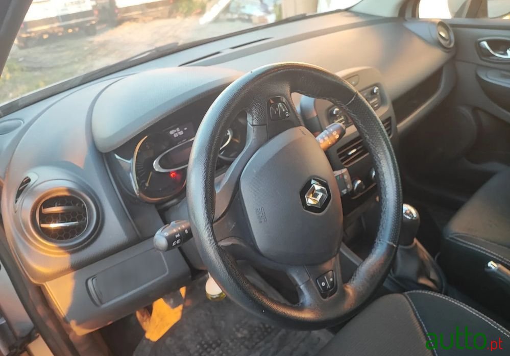 2014' Renault Clio Sport Tourer photo #5