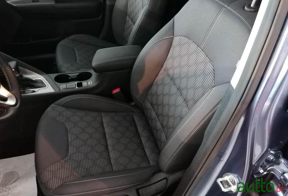 2020' Kia Niro photo #2